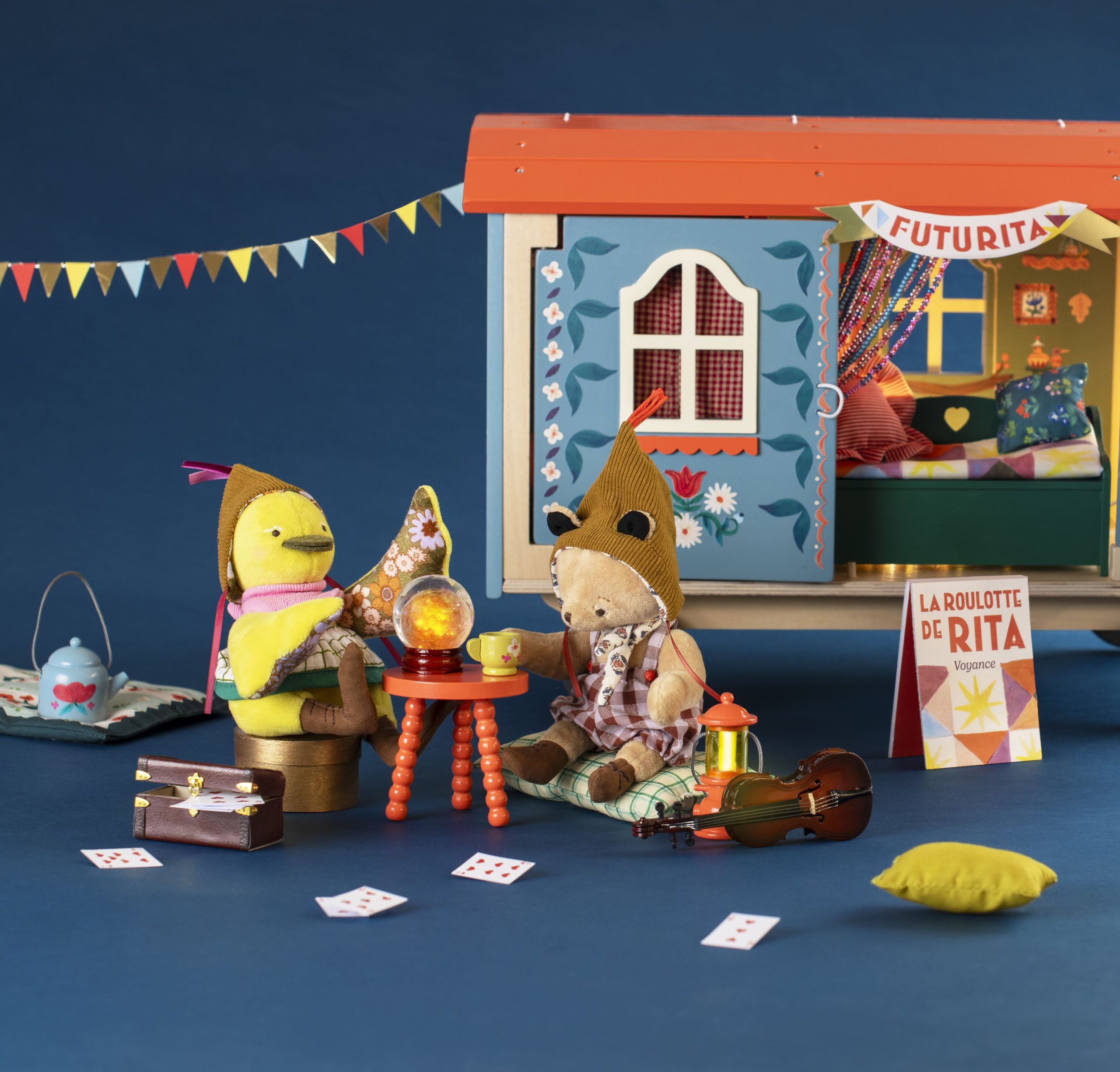 dolls playing in front of a toy house - les minouchkas